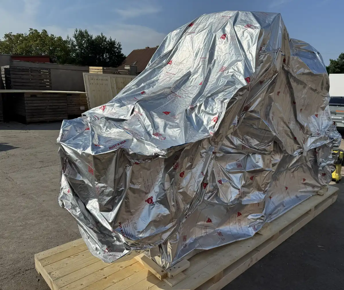 Zabezpieczenie maszyn folią barierową aluminiową w transporcie morskim